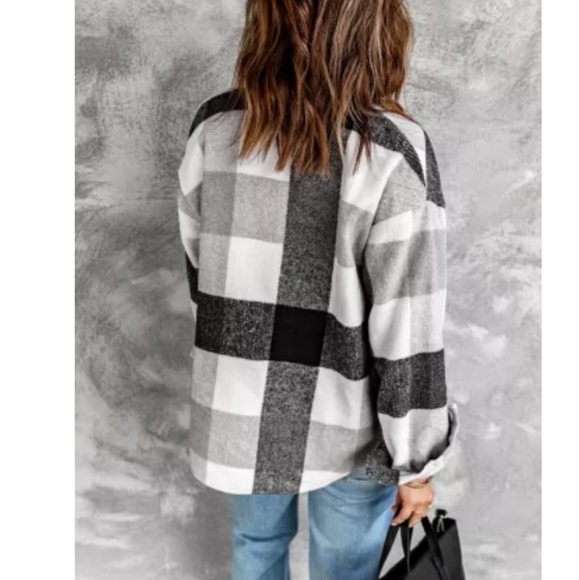 1 XL left💕New boutique plaid shacket - Picture 4 of 8